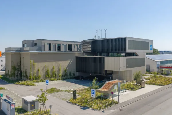 Luftaufnahme und Drohnenfotografie des modernen Gewerbeparks eco forum