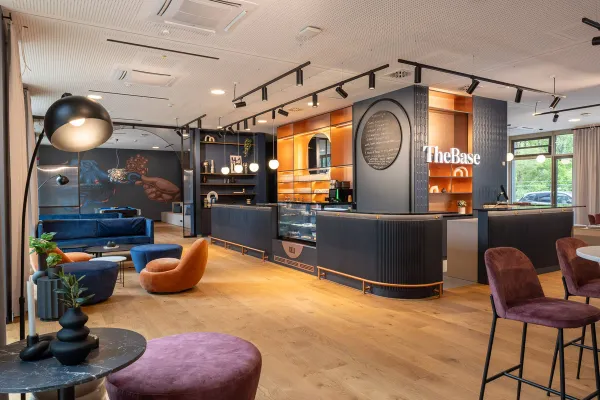 Fotografie der modernen Gemeinschaftsflächen und Co-Living-Bereiche des theBase in München