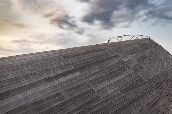 Anlegepier in Yokohama, Japan. Architektonisch einem Schiffsdeck nachempfunden. Bild von MANFRED SODIA photography
