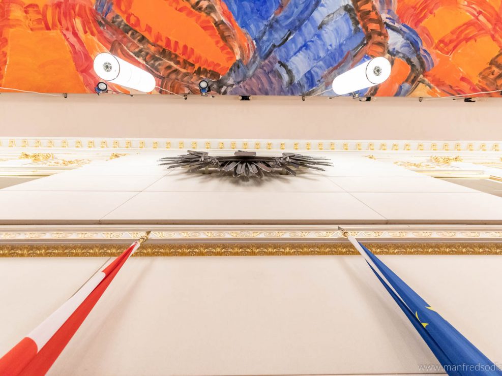 Österreichisches Parlament in der Hofburg mit Bundesadler