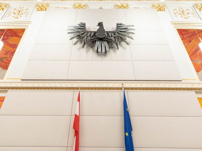Österreichisches Parlament in der Hofburg mit Bundesadler